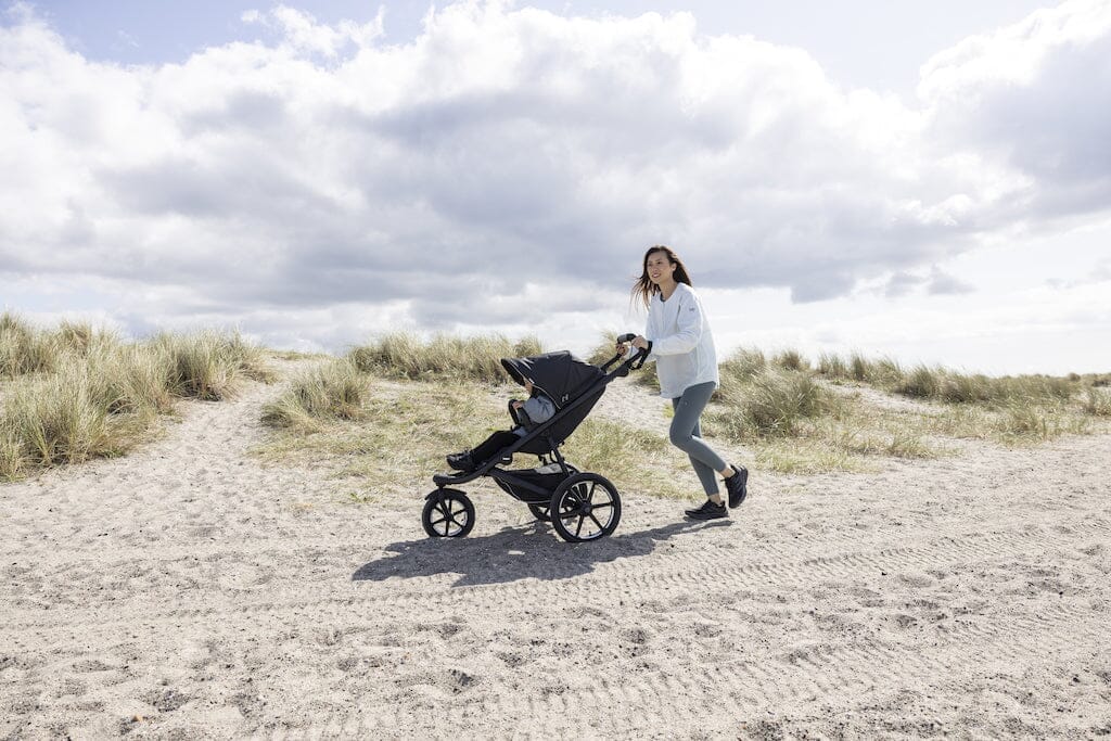 Thule Urban Glide Double Stroller with Nuna Pipa Strolleria