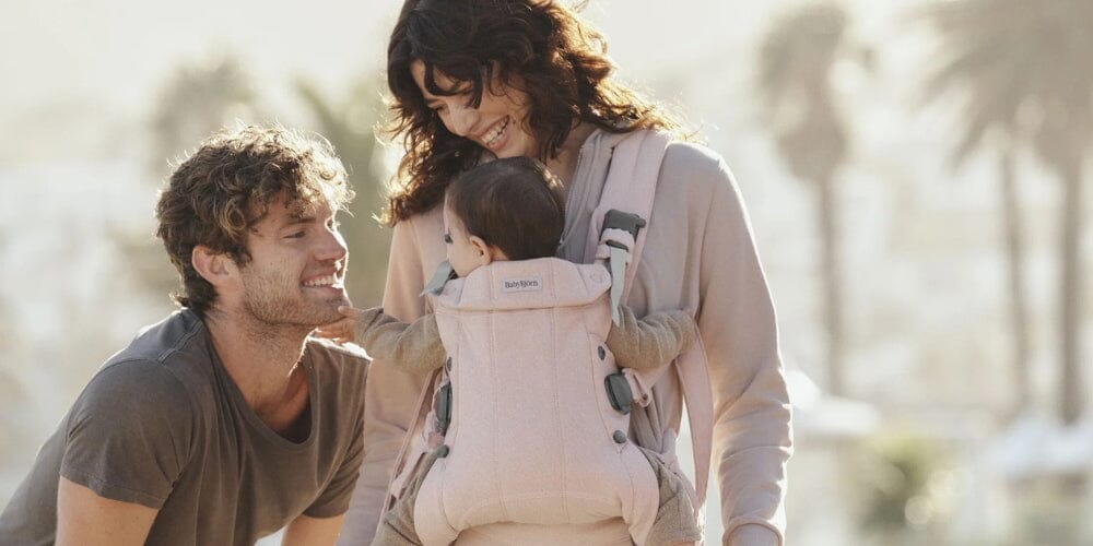 10 Benefits of Babywearing (That Go Way Beyond Convenience)