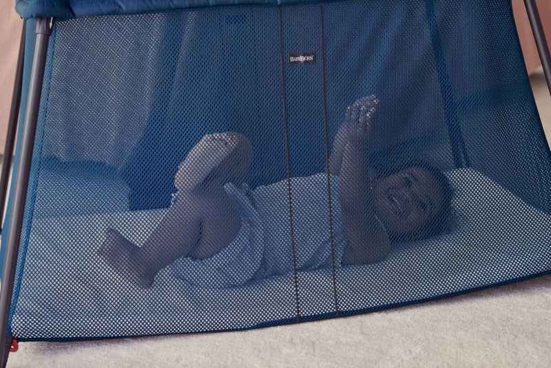 BabyBjörn Travel Crib Light & Fitted Sheet Bundle