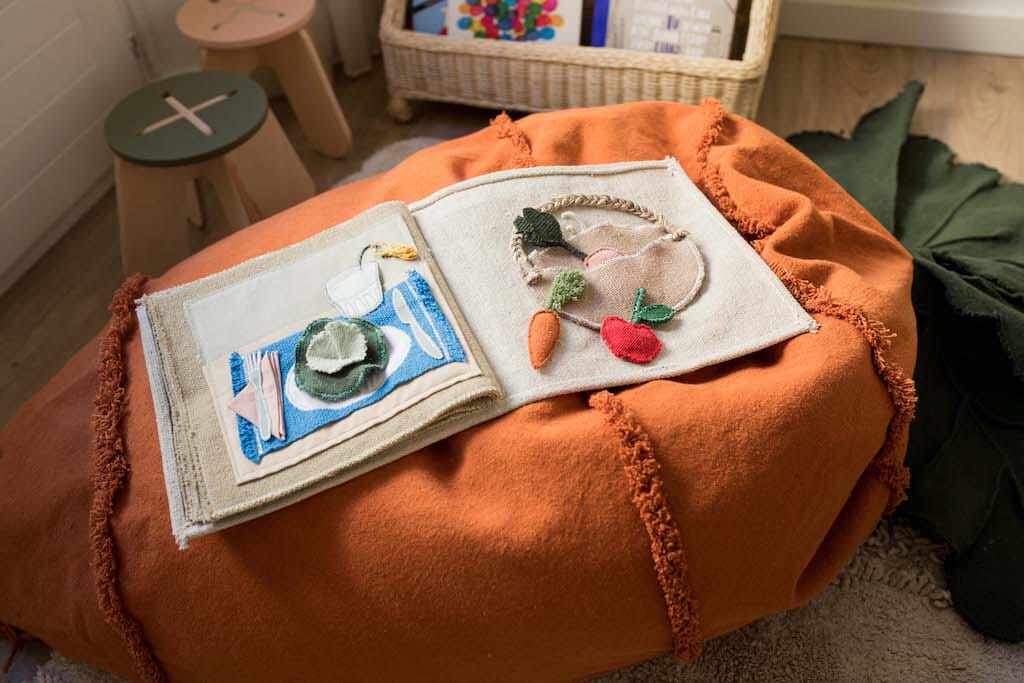 Lorena Canals x Oli&Carol Textile Book - "Cool Kids Eat Healthy"- Strolleria