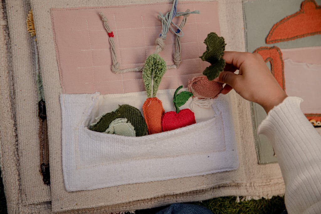 Lorena Canals x Oli&Carol Textile Book - "Cool Kids Eat Healthy"- Strolleria