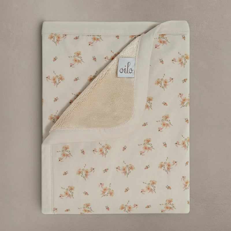 Oilo Cuddle Blanket in Dainty Floral