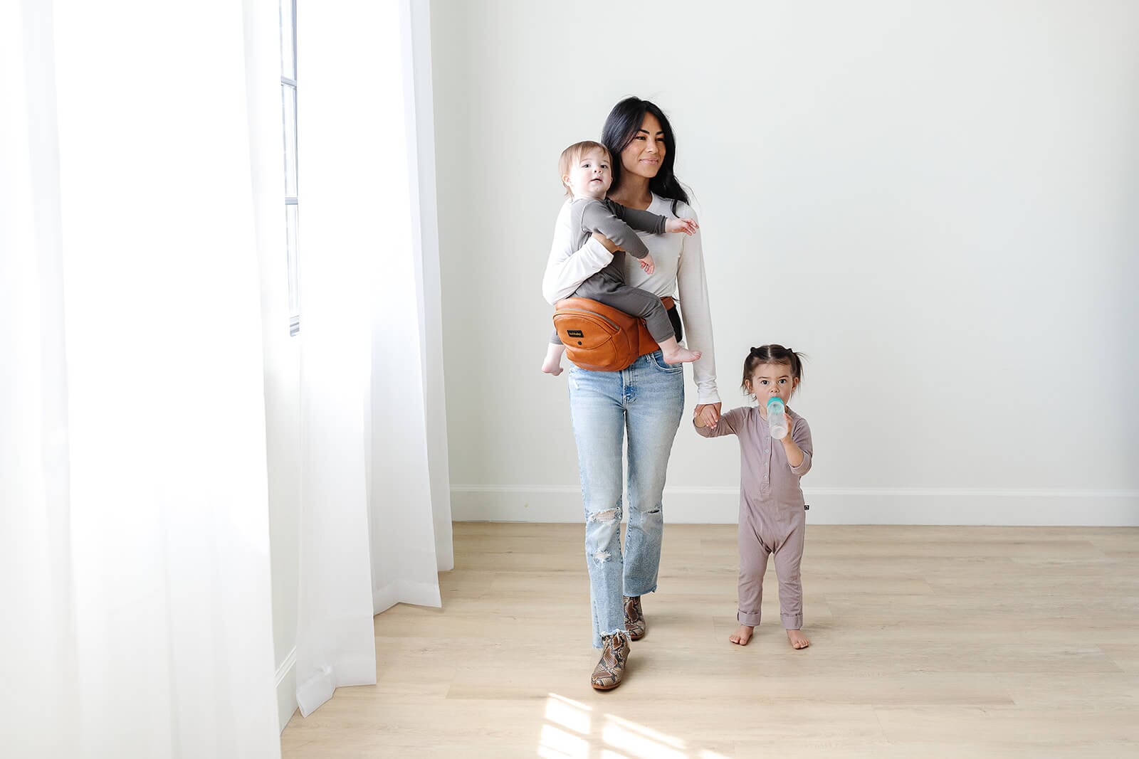 Tushbaby Hipseat Carrier- Strolleria