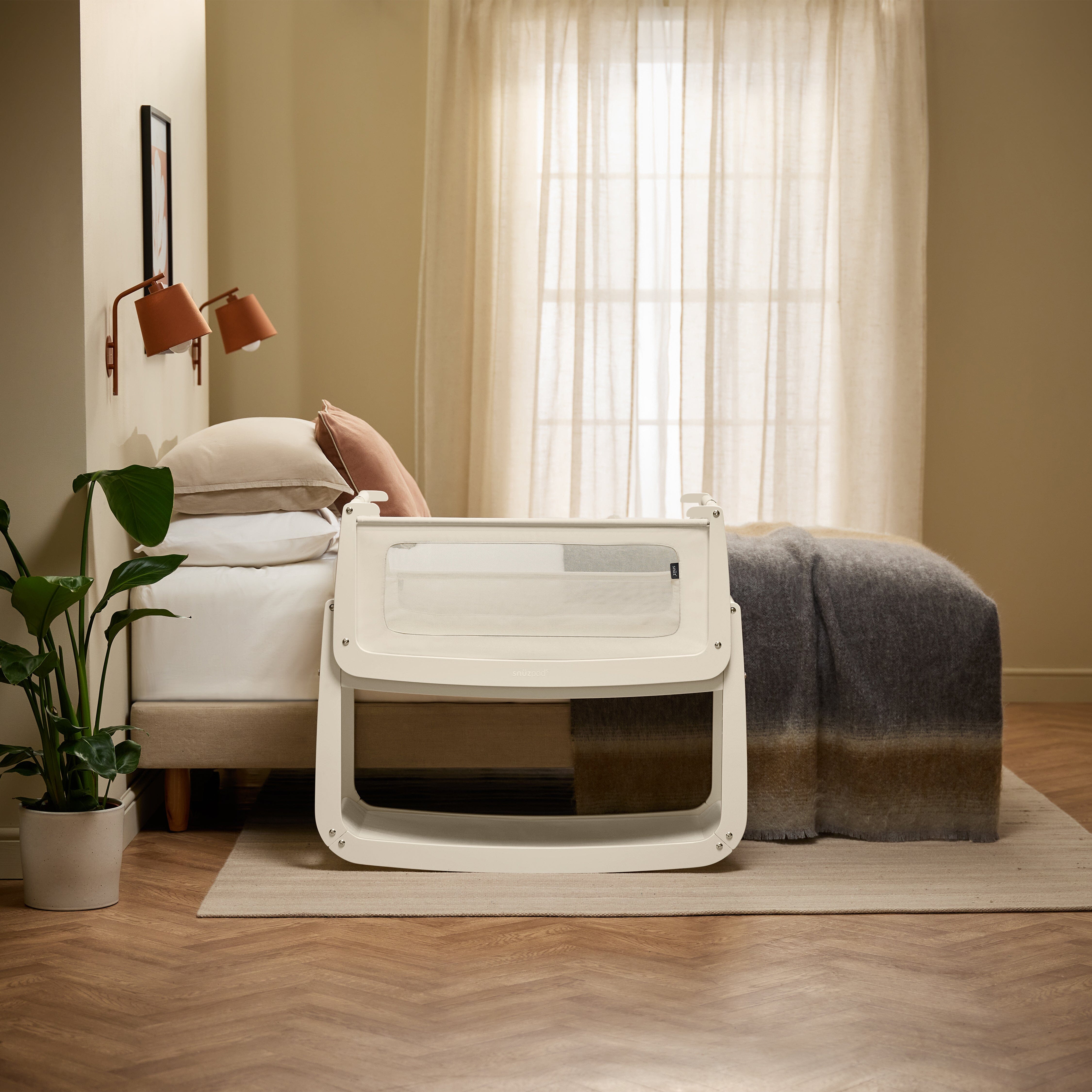 Snuz SnuzPod5 Bedside Bassinet - Cashmere- Strolleria