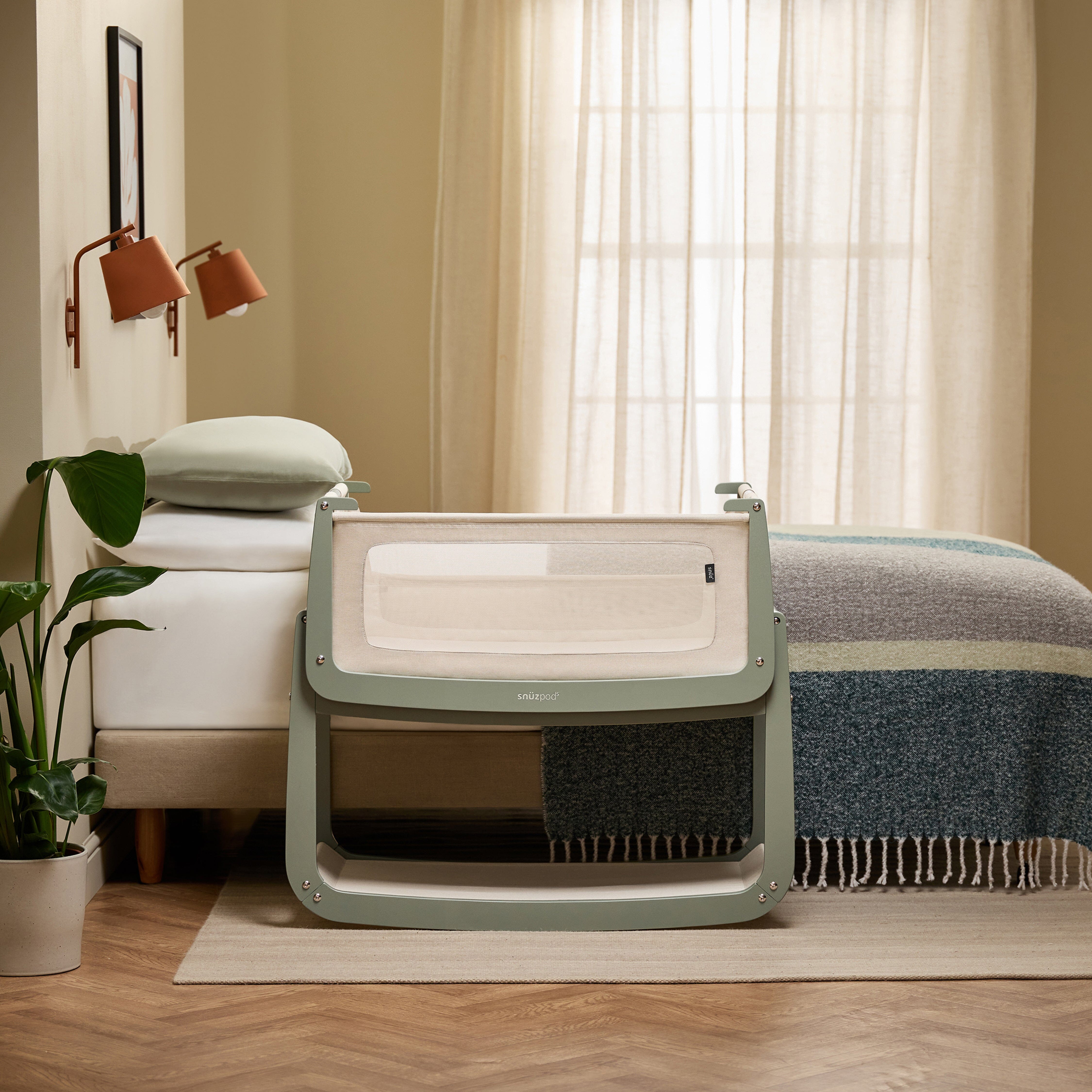 Snuz SnuzPod5 Bedside Bassinet - Sage- Strolleria