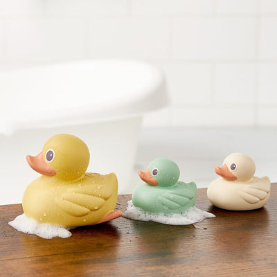 Itzy Ritzy Itzy Ducky Family Bath Toy