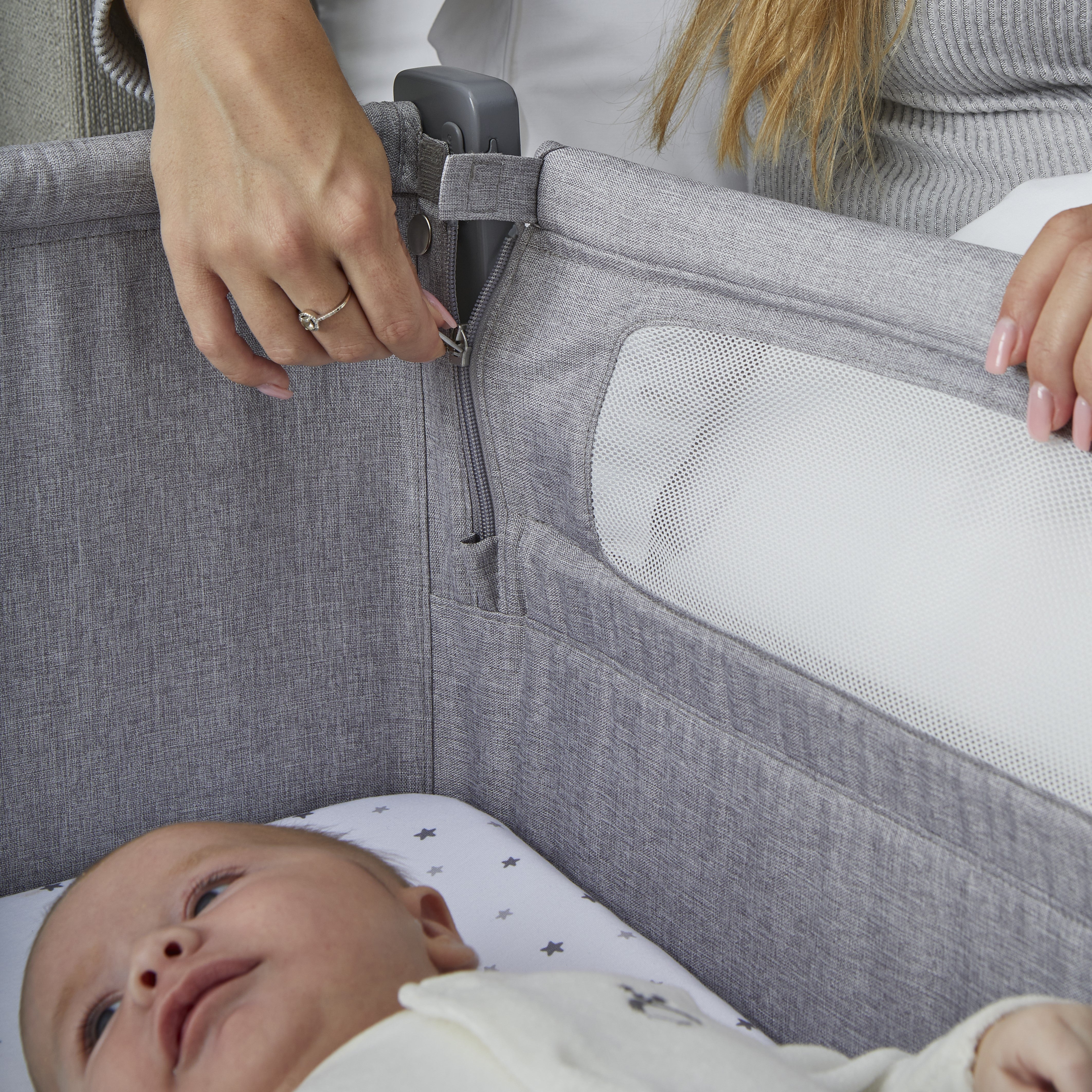 Shnuggle Air Lite Bedside Crib- Strolleria