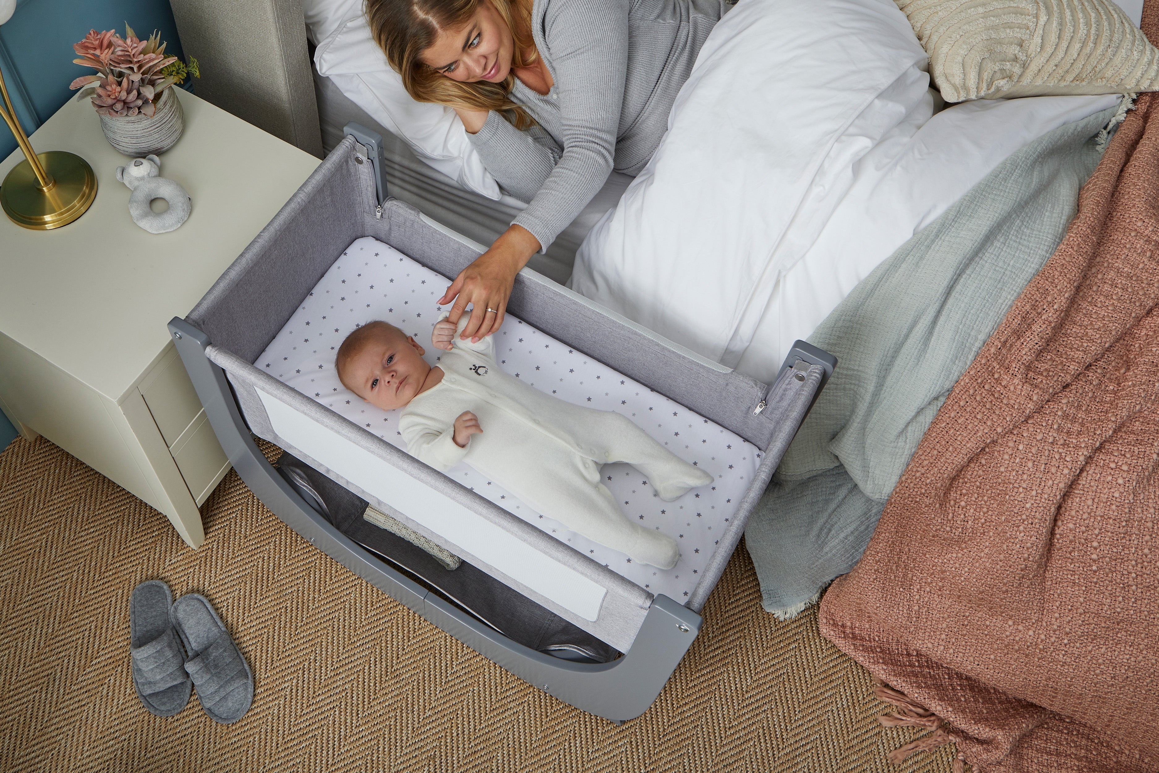 Shnuggle Air Lite Bedside Crib- Strolleria