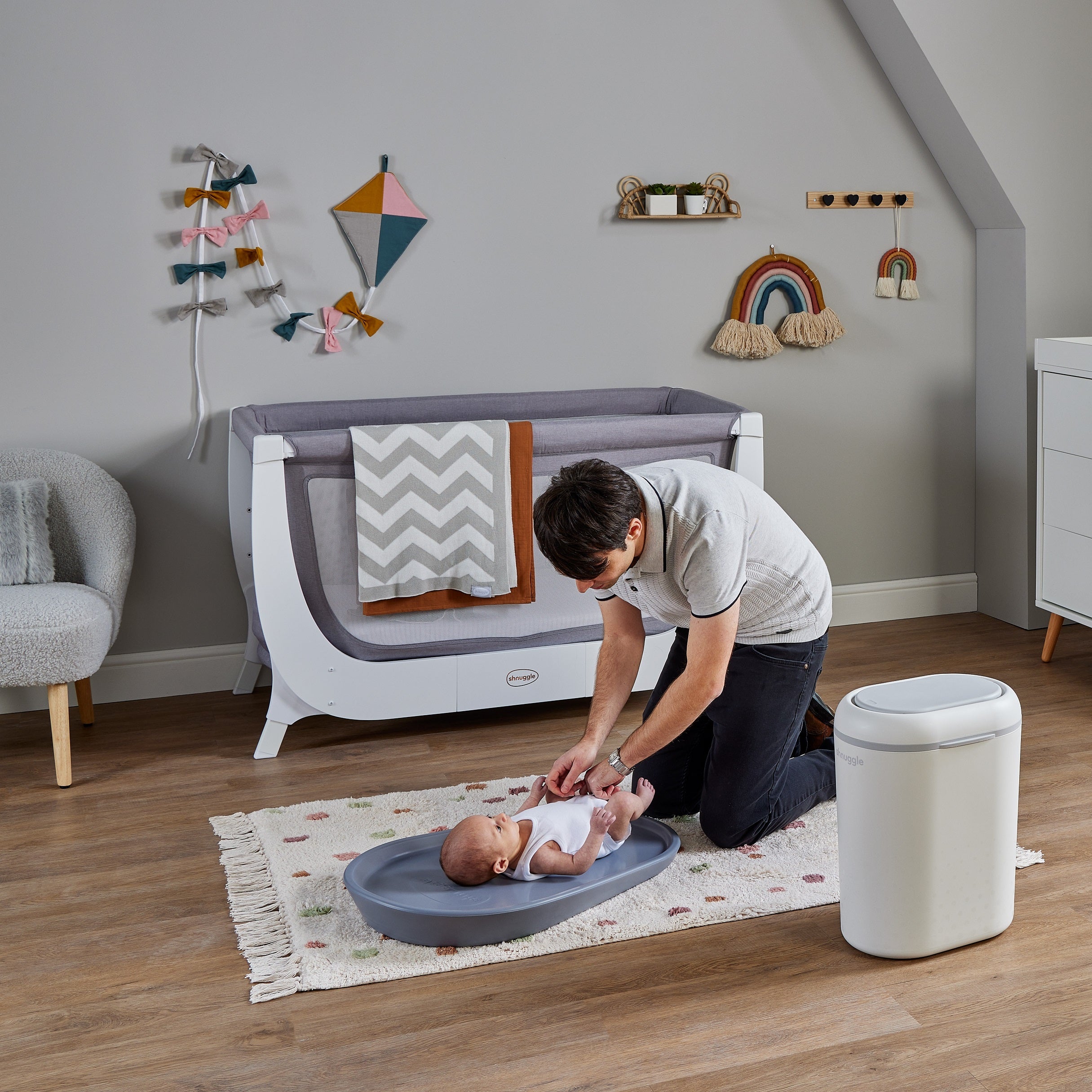 Shnuggle Nappy Bin in White/Grey- Strolleria