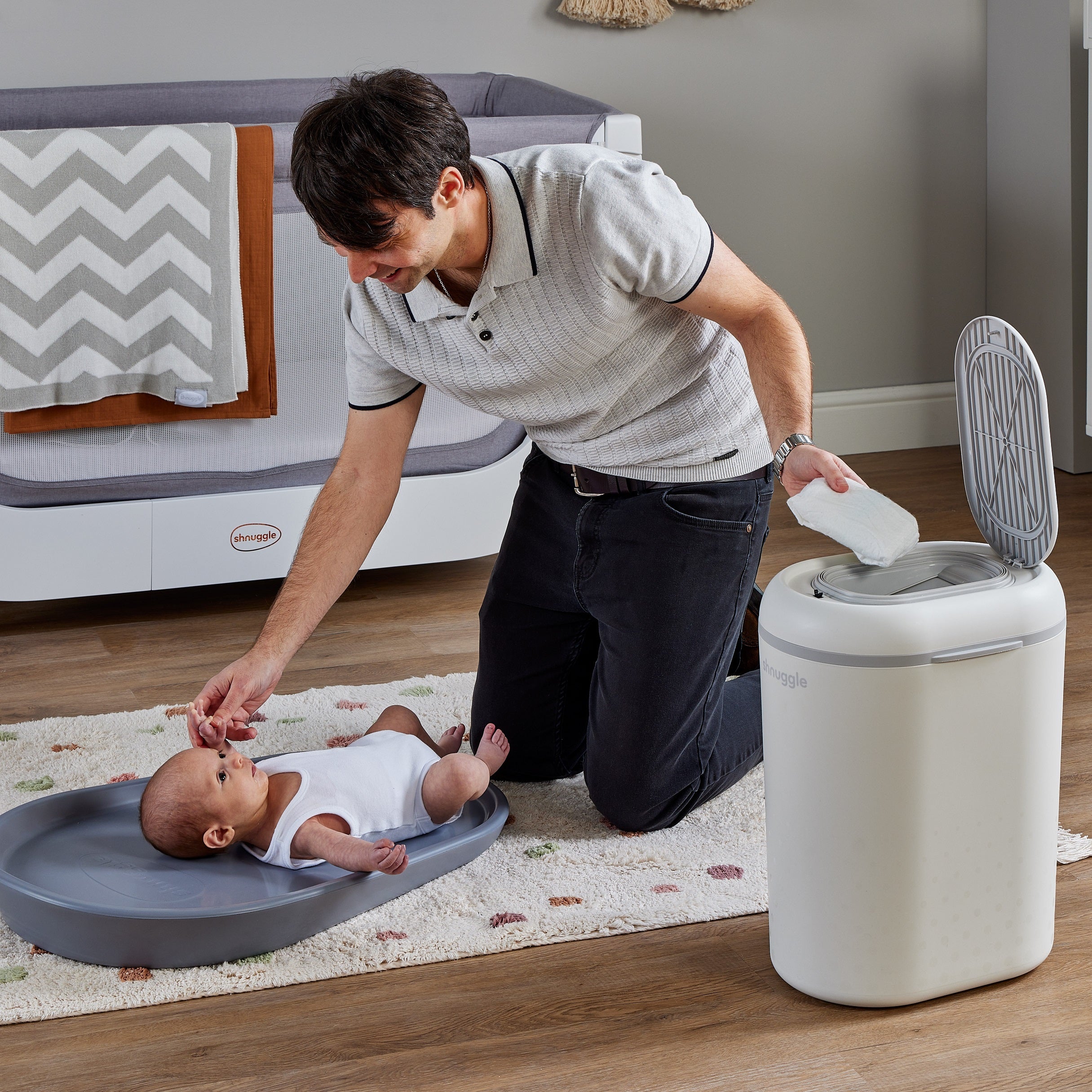 Shnuggle Nappy Bin in White/Grey- Strolleria