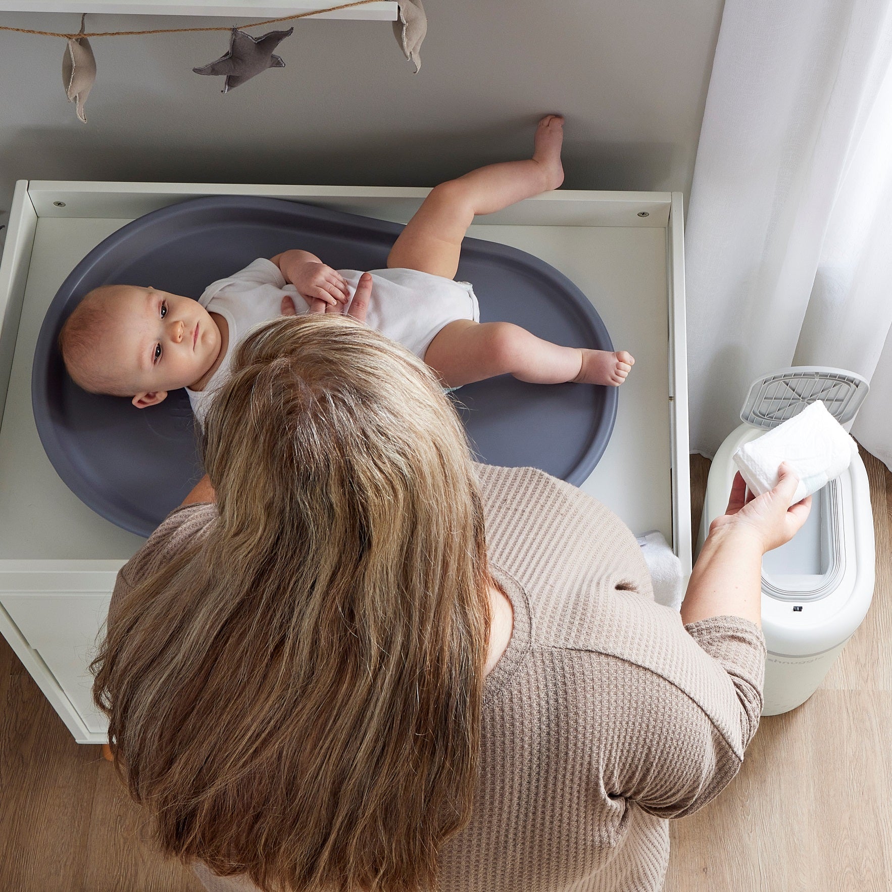 Shnuggle Nappy Bin in White/Grey- Strolleria