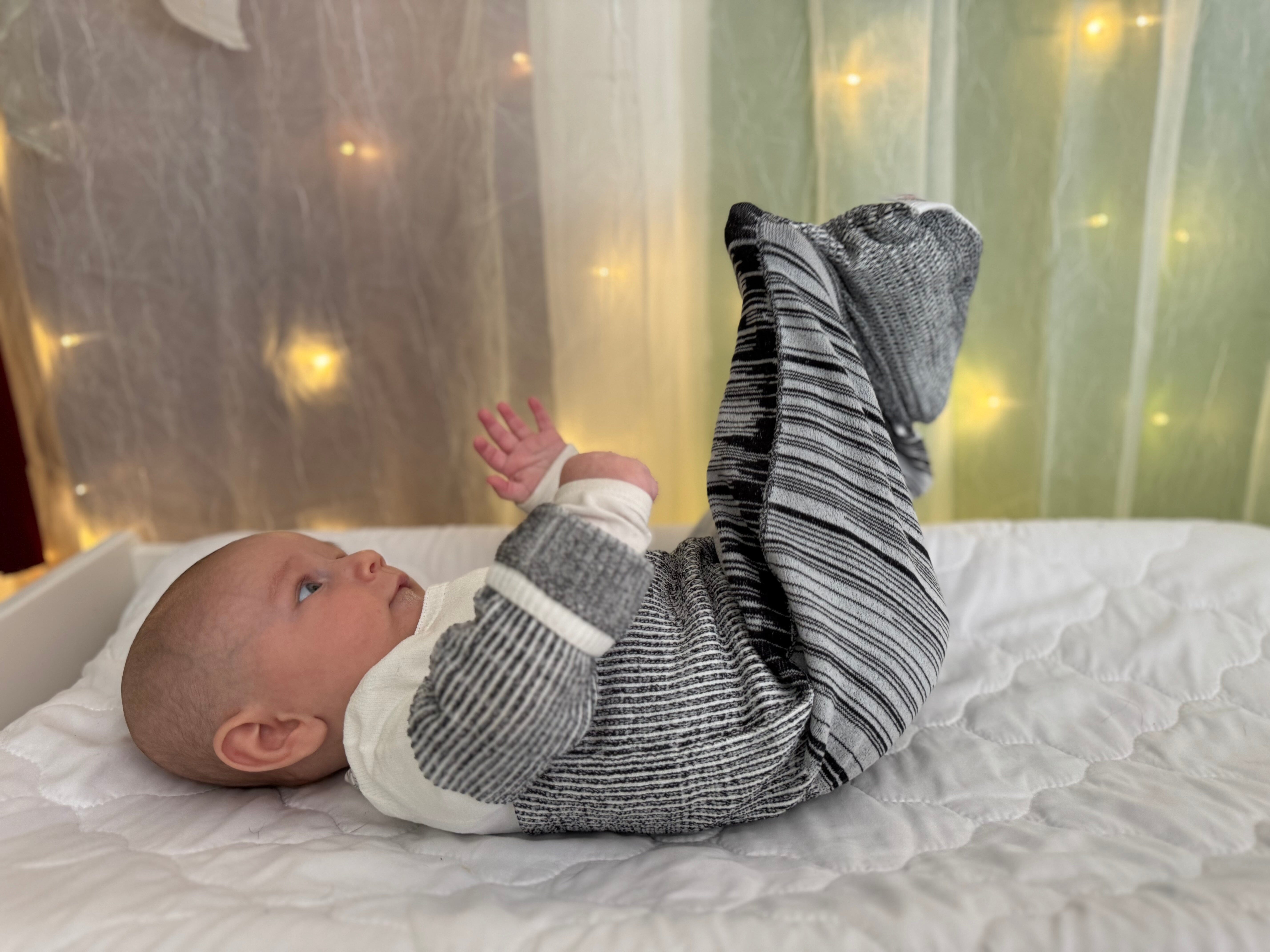 Swaddelini Arms Out Short Sleeve Sleep Sack- Strolleria