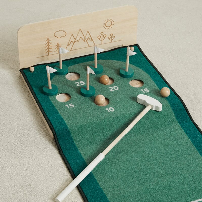 Wonder and Wise Keen Putting Green